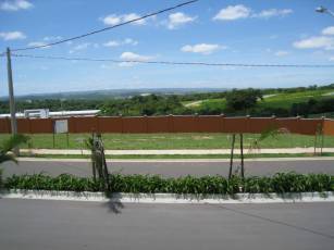 LOTEAMENTO ALPHAVILLE CASTELO COMERCIAL &ndash; QUADRA CO1 &ndash; LOTE 02

LOCALIZA&Ccedil;&Atilde;O DO IM&Oacute;VEL: Rua Isaac Augusto Franco&nbsp;&ndash; QD &ndash; CO1 / LT &ndash; 02, Itu/SP &ndash; CEP: 13300-000.

&Aacute;REA: 600m&sup2;

A &Aacute;REA COMERCIAL do loteamento fechado Alphaville Castelo fica localizado na Rodovia Waldomiro Corr&ecirc;a de Camargo, Km 64,5 - Itu &ndash; SP (Sa&iacute;da 80 da Rodovia Castelo Branco). Tem como clientes para atividade comercial o pr&oacute;prio loteamento Alphaville Castelo al&eacute;m do Villa Verona, Village e City Castelo em alto padr&atilde;o. O loteamento Alphaville Castelo tem &oacute;tima localiza&ccedil;&atilde;o e com a vantagem &uacute;nica da proximidade de S&atilde;o Paulo. Pode ser alcan&ccedil;ado em menos de uma hora pela melhor Rodovia do Pa&iacute;s, Castelo Branco (km 80). Encontra-se a menos de 20 minutos do Centro de Sorocaba ou de Itu, ao lado do loteamento City Castelo. Em at&eacute; 20 minutos &eacute; poss&iacute;vel chegar a pontos como o Shopping Center Iguatemi Esplanada, Walmart, P&atilde;o de A&ccedil;ucar, Col&eacute;gio Divino Salvador, Col&eacute;gio Objetivo, Centro Universit&aacute;rio Nossa Senhora do Patroc&iacute;nio, Itu Novo Centro, entre outros.

LOTE LIBERADO PARA CONSTRU&Ccedil;&Atilde;O!

Para agendar uma visita entre em contato por e-mail ou no n&uacute;mero:

Telefone: (15) 3321-0791&nbsp;WhatsApp: (15) 99782-0799&nbsp;Email: adm@gmfltda.com.br.

Mais info: www.gmfltda.com.br.
