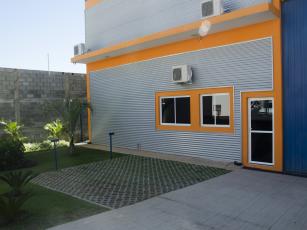 DEPOSITe SELF STORAGE - SALA 01 LOCALIDADE DO IMÓVEL: Rua Henrique Manassés, 105 – Bairro do Eden – SOROCABA/SP – CEP: 18086-610. Sala localizada no complexo do Self Storage – DEPOSITe Locação de Espaços SELF STORAGE LTDA, no primeiro andar, próximo ao loteamento IBITI do Paço e Ibiti Royal, em travessa da Avenida Victor Andrews, bairro do Eden. Complexo DEPOSITe possui cerca de segurança periférica, câmeras, alarmes geral do complexo individualizado para cada sala e controle de acesso com monitoramento externo 24 horas. Sala com 20 m2, banheiro individual, ar-condicionado quente e frio instalado. Fiação para telefonia, tubulação embutida para rede de informática. No valor da locação encontra-se incluso a energia elétrica, água, IPTU e acesso a internet por wi-fi ou cabo. Não é cobrada taxa de condomínio. GARAGEM: 1 vaga de garagem não coberta, não demarcada, fechada por portão. VALOR DO ALUGUEL: R$ 1.750,00 mês. Para agendar uma visita entre em contato por e-mail ou no número: Telefone: (15) 3234 0796 WhatsApp: (15) 99608-9796 Email: adm@deposite.com.br. Mais info: www.gmfltda.com.br
