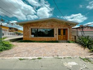REF: AS 390

CASA ANTONIO SOARES.

CASA COMERCIAL: Rua Antonio Soares, 390 – Jardim Paulistano - CEP: 18040-570.

ÁREA CONSTRUIDA: 109,60 m².

ÁREA TERRENO: 113,00 m².

Sendo casa térrea: constituído por 1 sala de espera, 1 sala de reunião, 1 sala de estação de trabalho, 1 banheiro social com lavabo, 1 copa e 1 almoxarifado, destinado para fins comerciais.

VALOR DO ALUGUEL: R$ 4.000,00 / mês. 

IPTU ANUAL (2023): R$ 705,90 (10 parcelas de R$ 70,59 / mês). 

 

Para agendar uma visita entre em contato por e-mail ou no número (15) 3321-0791 (15) 9 9782-0799

Email – adm@gmfltda.com.br.

Mais info: www.gmfltda.com.br.
