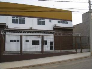 GALPÃO INDUSTRIAL – A3-A

LOCALIDADE DO IMÓVEL: Rua Henrique Manassés 152 - Bairro do Eden - SOROCABA/SP - CEP: 18086-610.

ÁREA: Terreno: 1.741,00 m² ; Construída: 948,00 m² :

GALPÃO: - Com área industrial de aproximadamente 800 m²; - Pé direito: 8 metros; - Ampliação possível na lateral e/ou fundos; - Entrada lateral até os fundos com 5 metros. ESCRITÓRIOS: Piso Superior: Escritório com 92,00 m² e um banheiro; Piso Inferior: Escritório com 61,00 m² contendo recepção, banheiro com acesso a cadeirantes, vestiário feminino e masculino. Esgoto direcionado para fossa; - Água potável encanada fornecida pelo poder público.

VALOR DO IPTU (2020) : R$ 10.134,20 em 10 parcelas de R$ 1.013,42

VALOR DO SEGURO MENSAL (ESTIMADO): R$ 400,00 (Dependendo da atividade exercida pela empresa, este valor poderá sofrer alteração). Potência elétrica: 75KVA.

Para agendar uma visita entre em contato por e-mail ou no número: Telefone: (15) 3321-0790 WhatsApp: (15) 99613-3634 e (15) 99782-0799

Email: adm@gmfltda.com.br.

Mais info: www.gmfltda.com.br.
