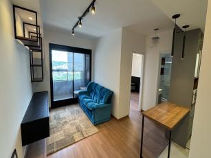 Descrição 

AP106B

Residencial Connect Planeta

Localização: Rua Vinte e Oito de Outubro, 231- Alto da Boa Vista - Sorocaba – SP

O Residencial Connect possui infraestrutura e lazer completo com quadra poliesportiva, piscina (adulto e infantil), fitness, pilates, lobby social, guarita com guarda entregas, banheiros (sócias e PNE), solário, praça de conveniência, espaço gourmet, espaço para abrigo de lixo (orgânico e reciclável), bicicletário, apoio de funcionários (administração, copa e vestiários), DML- Depósito de material de limpeza, salão de festas, espaço kids (com fraldário), playground, coworkin e salão de jogos.

Área privativa: 47,81 m² - sendo 1 quarto, 1 banheiro social, sala, varanda gourmet, cozinha, área de serviço, lavabo e 1 vaga de garagem coberta.

Apartamento com móveis planejados, sofá, geladeira, forno e cooktop, micro-ondas, depurador (exaustor), máquina de lavar. 

Área do terreno: 4.885,18 m²

Número de torres: 2

Número de andares de apartamento: 17

Número de apartamentos: 204

Pavimentos de garagem: 2

Número de apartamentos por andar Torre A - 4 | Torre B - 8

Números de vagas: 304 vagas

Elevadores por torre: Torre A - 2 | Torre B – 3

VALOR DO ALUGUEL: R$   2.750,00 / mês. 

IPTU ANUAL (2024):   R$ 433,55 - 8 parcelas de R$ 54,18/mês

CONDOMÍNIO: R$ 402,24

Para agendar uma visita entre em contato por e-mail ou no número:

(15) 3321-0791 (15) 9 9782-0799

Email – adm@gmfltda.com.br.

Mais info: www.gmfltda.com.br.
