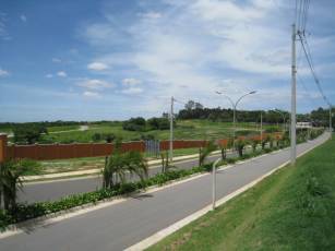 LOTEAMENTO ALPHAVILLE CASTELO COMERCIAL &ndash; QUADRA CO1 &ndash; LOTE 01.

LOCALIZA&Ccedil;&Atilde;O DO IM&Oacute;VEL: Rua Isaac Augusto Franco &ndash; QD &ndash; CO1 / LT &ndash; 01, Itu/SP &ndash; CEP: 13300-000.

&Aacute;REA: 578,45m&sup2;

A &Aacute;REA COMERCIAL do loteamento fechado Alphaville Castelo fica localizado na Rodovia Waldomiro Corr&ecirc;a de Camargo, Km 64,5 - Itu &ndash; SP (Sa&iacute;da 80 da Rodovia Castelo Branco). Tem como clientes para atividade comercial o pr&oacute;prio loteamento Alphaville Castelo al&eacute;m do Villa Verona, Village e City Castelo em alto padr&atilde;o. O loteamento Alphaville Castelo tem &oacute;tima localiza&ccedil;&atilde;o e com a vantagem &uacute;nica da proximidade de S&atilde;o Paulo. Pode ser alcan&ccedil;ado em menos de uma hora pela melhor Rodovia do Pa&iacute;s, Castelo Branco (km 80). Encontra-se a menos de 20 minutos do Centro de Sorocaba ou de Itu, ao lado do loteamento City Castelo. Em at&eacute; 20 minutos &eacute; poss&iacute;vel chegar a pontos como o Shopping Center Iguatemi Esplanada, Walmart, P&atilde;o de A&ccedil;ucar, Col&eacute;gio Divino Salvador, Col&eacute;gio Objetivo, Centro Universit&aacute;rio Nossa Senhora do Patroc&iacute;nio, Itu Novo Centro, entre outros.

LOTE LIBERADO PARA CONSTRU&Ccedil;&Atilde;O.

Para agendar uma visita entre em contato por e-mail ou no n&uacute;mero:

Telefone: (15) 3321-0791&nbsp;WhatsApp: (15) 99782-0799

Email: adm@gmfltda.com.br.

Mais info: www.gmfltda.com.br.
