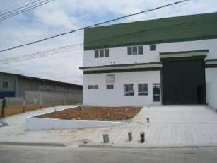 GALPÃO INDUSTRIAL – A4-B LOCALIDADE DO IMÓVEL: Rua Henrique Manassés, 202 - Bairro do Eden - SOROCABA/SP - CEP: 18086-610.

ÁREA: Terreno: 1.516,64 m² ; Área Construída: 856,58m²  

OBSERVAÇÕES:   GALPÃO: - Com área industrial de aproximadamente 670 m²; - Ampliado cobertura no fundo com mesmo pé direito em mais 250 m², podendo ser fechada e incorporada a área industrial existente; - Ampliação possível na lateral ; - Pé direito: 6 metros; - Entrada lateral até os fundos com 6m de largura.   ESCRITÓRIOS:  Piso Superior: Escritório de 50 m², banheiro, mais uma área de 25 m² com pé direito baixo para uso como arquivo morto ou escritório. Piso Inferior: Recepção, banheiro com acesso para cadeirantes, vestiário feminino e masculino.   - Esgoto direcionado para fossa; - Água potável encanada fornecida pelo poder público.  

VALOR DO IPTU ANUAL (2020): R$ 7.601,40 em 10 parcelas de R$ 760,14 

VALOR DO SEGURO MENSAL (ESTIMADO) : R$ 329,74 em 6 parcelas (Dependendo da atividade exercida pela empresa, este valor poderá sofrer alteração).

Potência elétrica: 75KVA

Para agendar uma visita entre em contato por e-mail ou no número

Fones: (15) 3321-0791 ou (15) 9 9782-0799

Email – adm@gmfltda.com.br.

Mais info: www.gmfltda.com.br.
