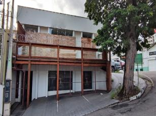REF: VI 16

CASA VILA INDEPENDENCIA.

CASA COMERCIAL: Rua Gustavo Teixeira, 16 – Vila Independência - Sorocaba/SP - CEP: 18040-310.

ÁREA TERRENO: 120,91 m².

ÁREA CONSTRUIDA: 93,33 m².

Sendo casa: constituído por 01 recepção 03 salas, 1 banheiro e 1 copa;

VALOR DO ALUGUEL:  R$ 2.500,00 / mês. 

IPTU ANUAL (2025):    R$ 914,26 - 10 parcelas de R$ 91,43/mês

Para agendar uma visita entre em contato por e-mail ou no número:

(15) 3321-0791 (15) 9 9782-0799

Email – adm@gmfltda.com.br.

Mais info: www.gmfltda.com.br.
